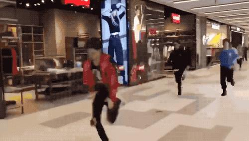 七天花2w，女友从韩国代购回半盒避孕套