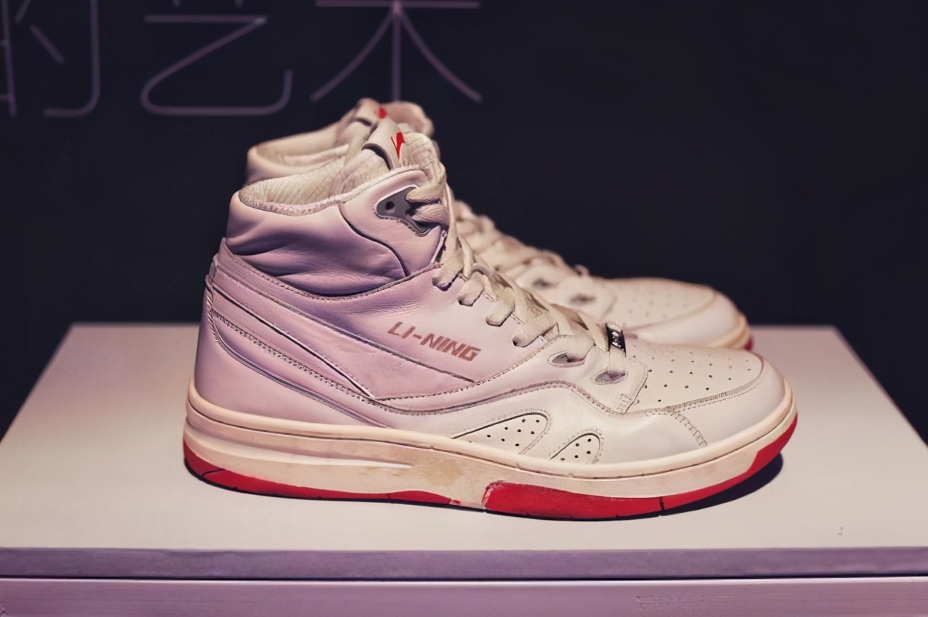 虚荣OR求实？KT7代配置拉满，CJ1代力求高端，安踏和李宁你爱谁？