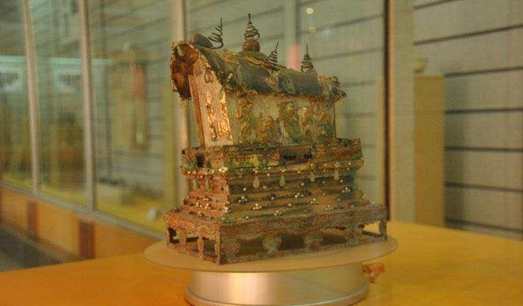 山西出土一口金棺,山西挖出一口金棺完整版