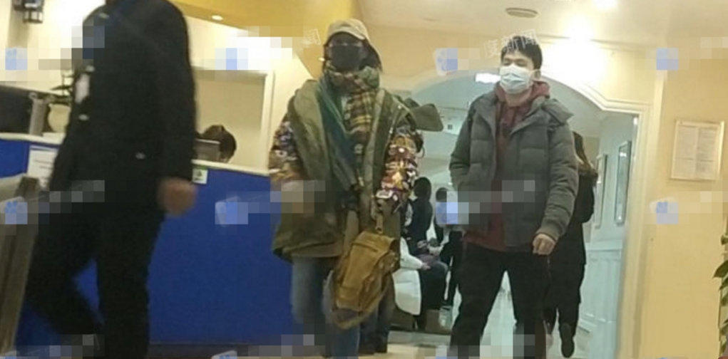 白百何带二胎儿子出门玩耍,白百何二胎是女孩还是男孩