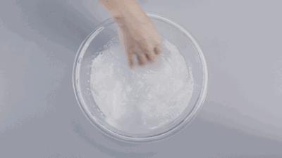 发黄的白色羽绒服怎样清洗,怎么清洗发黄的白色羽绒服