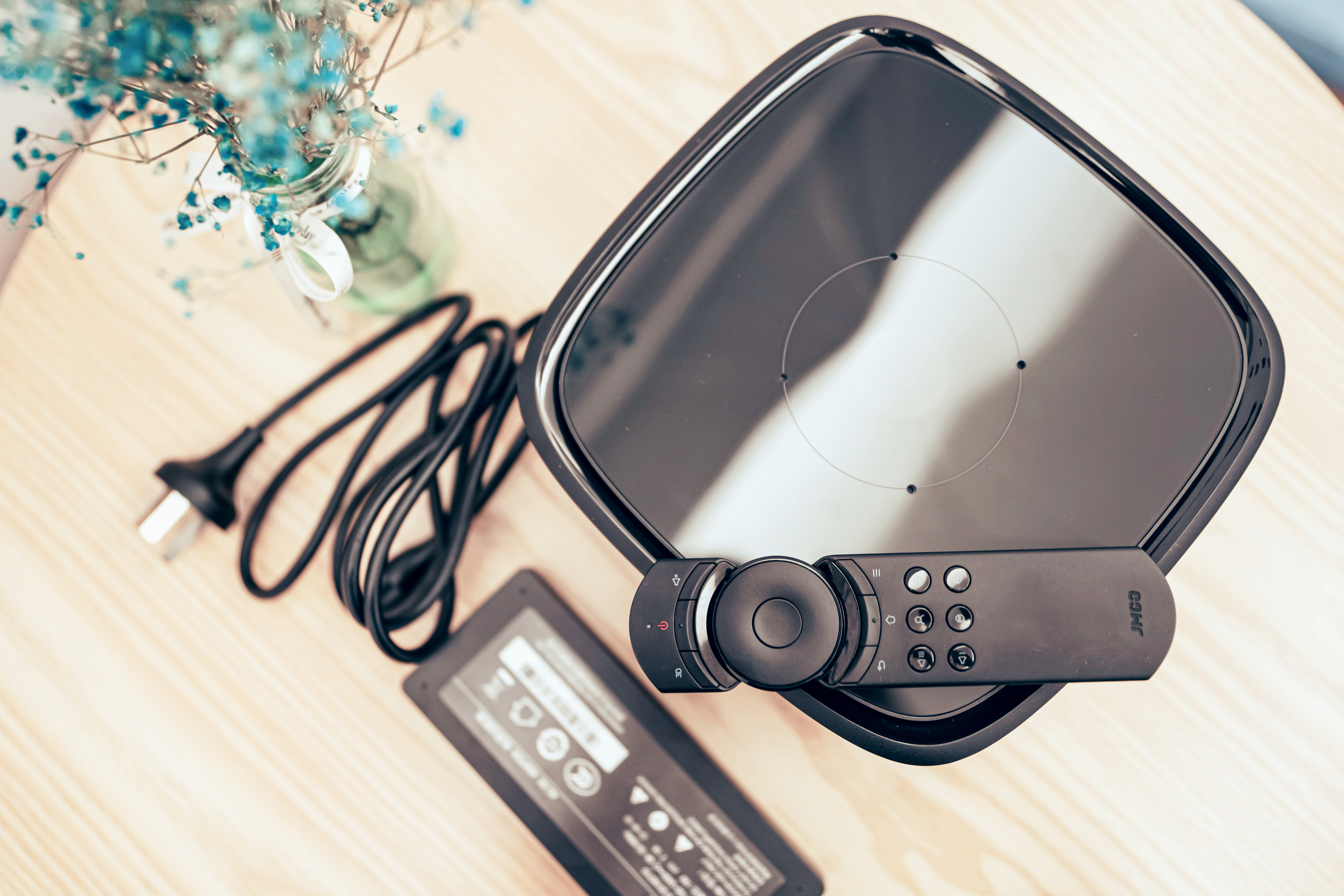 智能投影幕布,微投影坚果