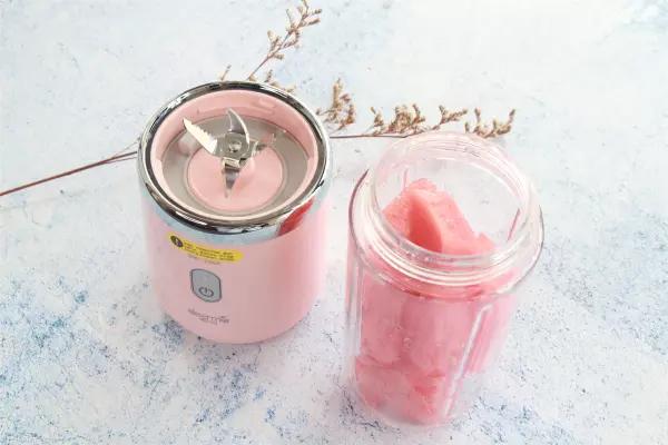 德尔玛随身果汁机按三下没反应,德尔玛随身果汁机的使用方法