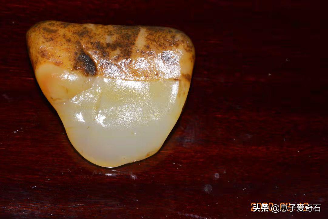 纯正的黄龙玉玉石手串,黄龙玉在玉石中排第几位