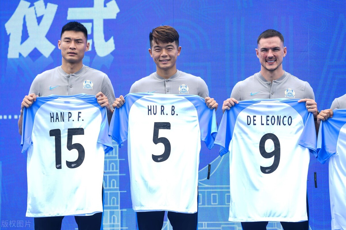 大清洗！恒大深足联手处理30名球员，一队后防告急一队四外援离队