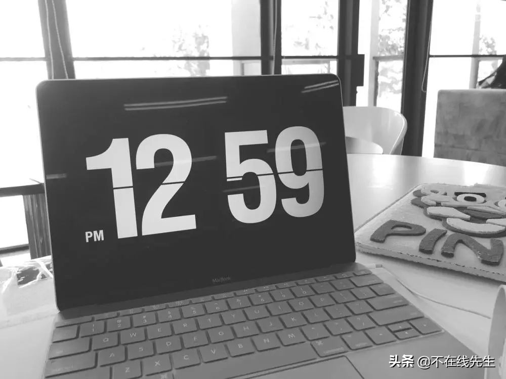 用对这款Fliqlo翻页时钟电脑屏保壁纸，让你瞬间提升逼格和幸福感