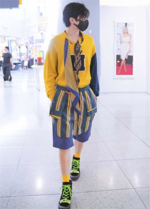 蔡徐坤带火西装,蔡徐坤带火的衣服