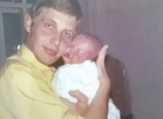 60岁拍裸照,惊艳T台,培养出身价200亿儿子:年龄从来不是问题