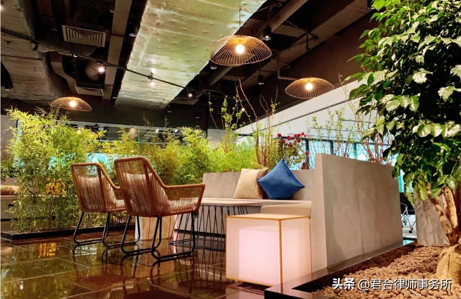 一家红圈律所的极致“凡尔赛”