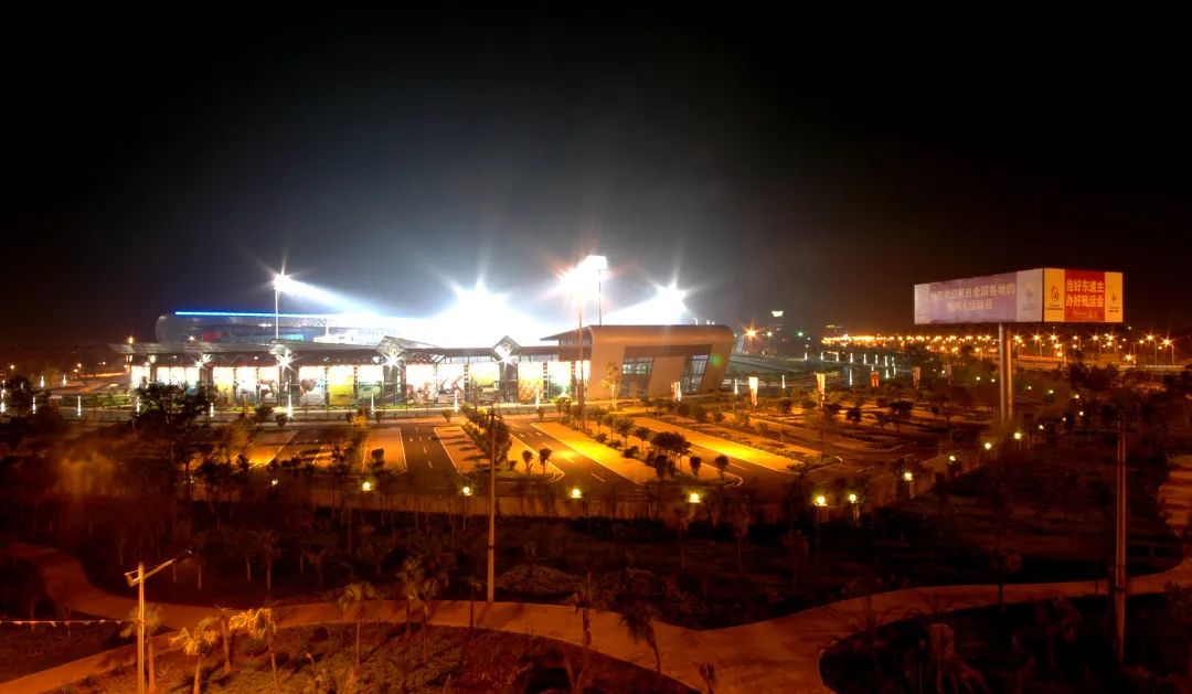 【风尚行】新亚洲体育城之夜灯光与星空下的城市活力