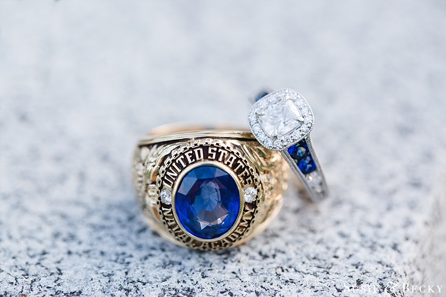 美国的戒指文化：军校学员人手一枚，拿不到文凭就得退还学校