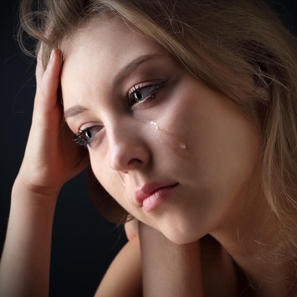 49岁月经突然不来了肚子老不舒服,29岁突然不来月经是怎么回事