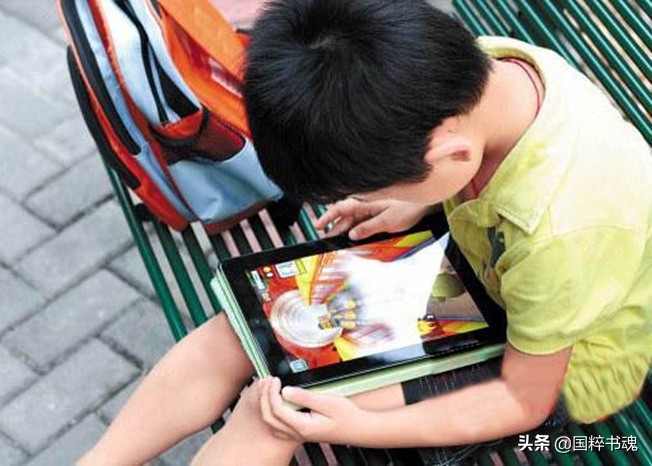 你不会写汉字了！手机电脑输入的职场，书法也被机器人替代