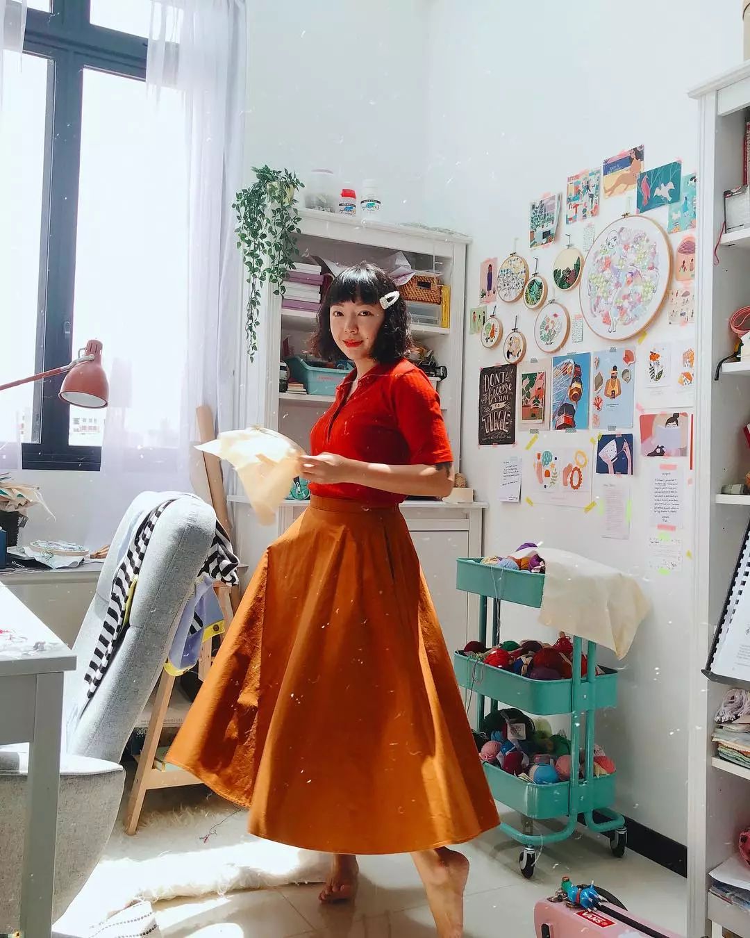 姑娘带着针线去旅游,刺绣记录最美风景，Gucci都找她合作！