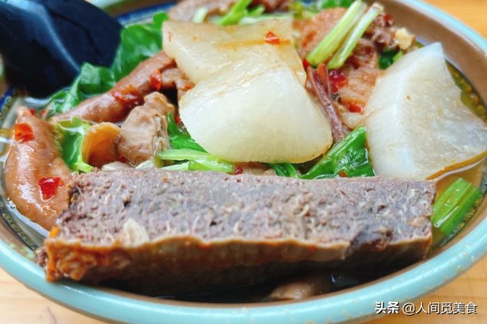 香港大叔广东牛杂,香港大叔卖煲仔饭