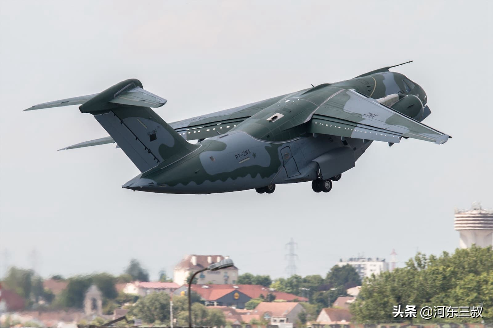 巴西kc390运输机下机,巴西kc390运输机运载能力