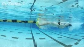 轻松游自由泳技巧,自由泳进阶竞速自由泳的技巧
