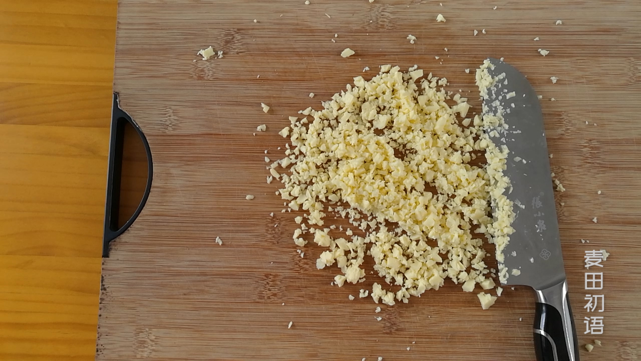 简单易学的披萨饼胚教程,意式超薄披萨饼胚家庭做法