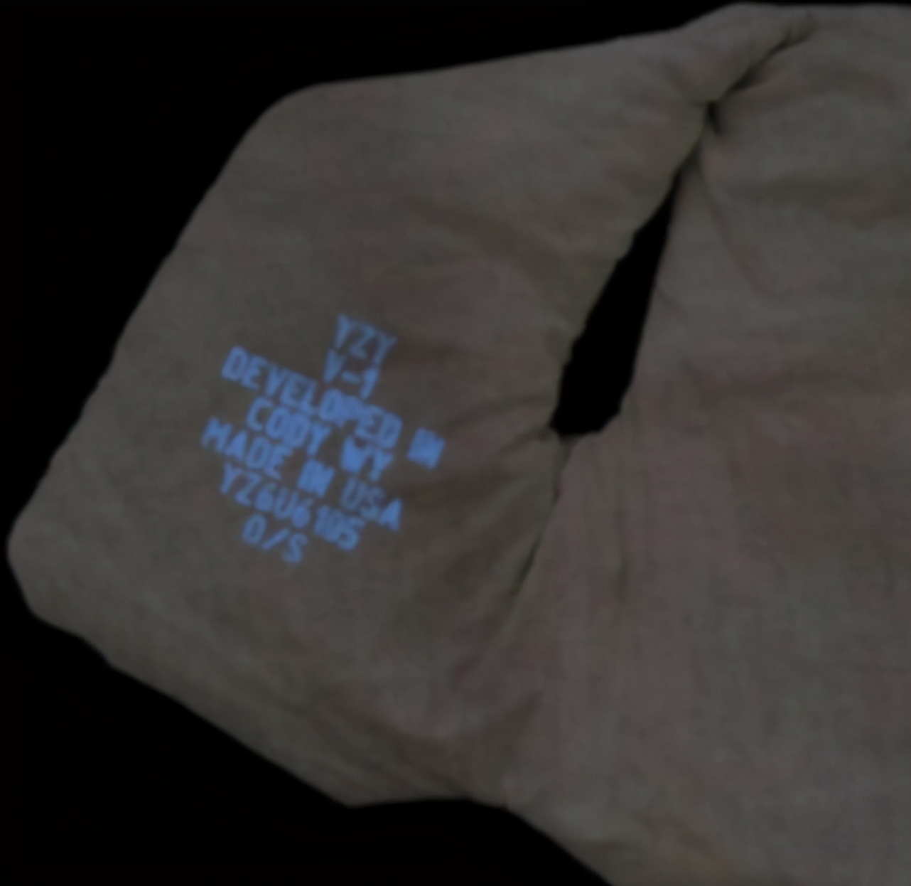 yeezygap联名在哪发售,yeezyxgapxbalenciaga三方联名款棉服