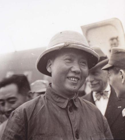 《*园春沁**·雪》轰动重庆,遭国民*文化党**圈*攻围**,毛*东泽**:鸦鸣蝉噪