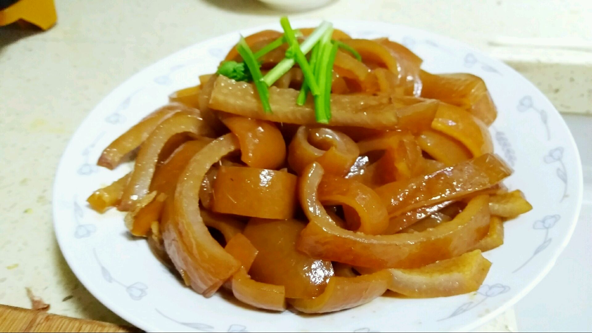 家常卤猪皮的做法,家庭版卤猪皮的做法