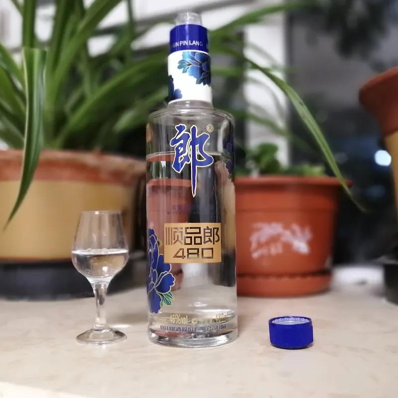 绿西凤和黄玻汾和蓝瓶红星二锅头,绿瓶西凤和玻瓶汾酒