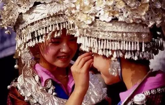 贵州用镰刀剃头的原始部落,偷南瓜是在哪里