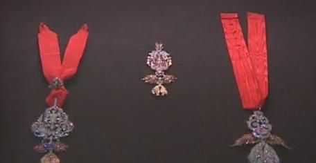 英国王室珠宝红宝石,英国皇室珠宝35克拉蓝宝石胸针