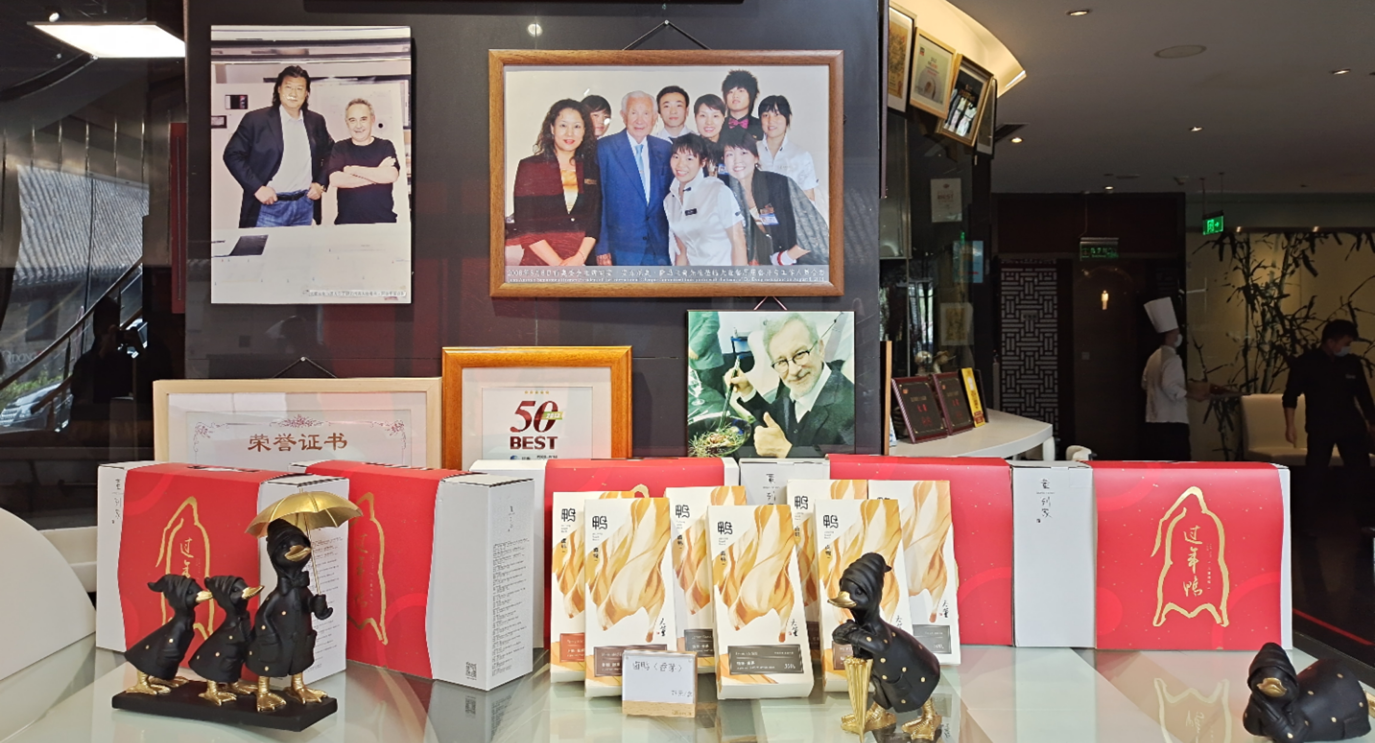 疫情期间餐饮人坚守岗位,疫情中餐饮人在行动