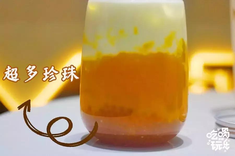 台湾第三代冷萃奶茶“麦地初茶”终于来邯郸了,时髦Girl人手一杯