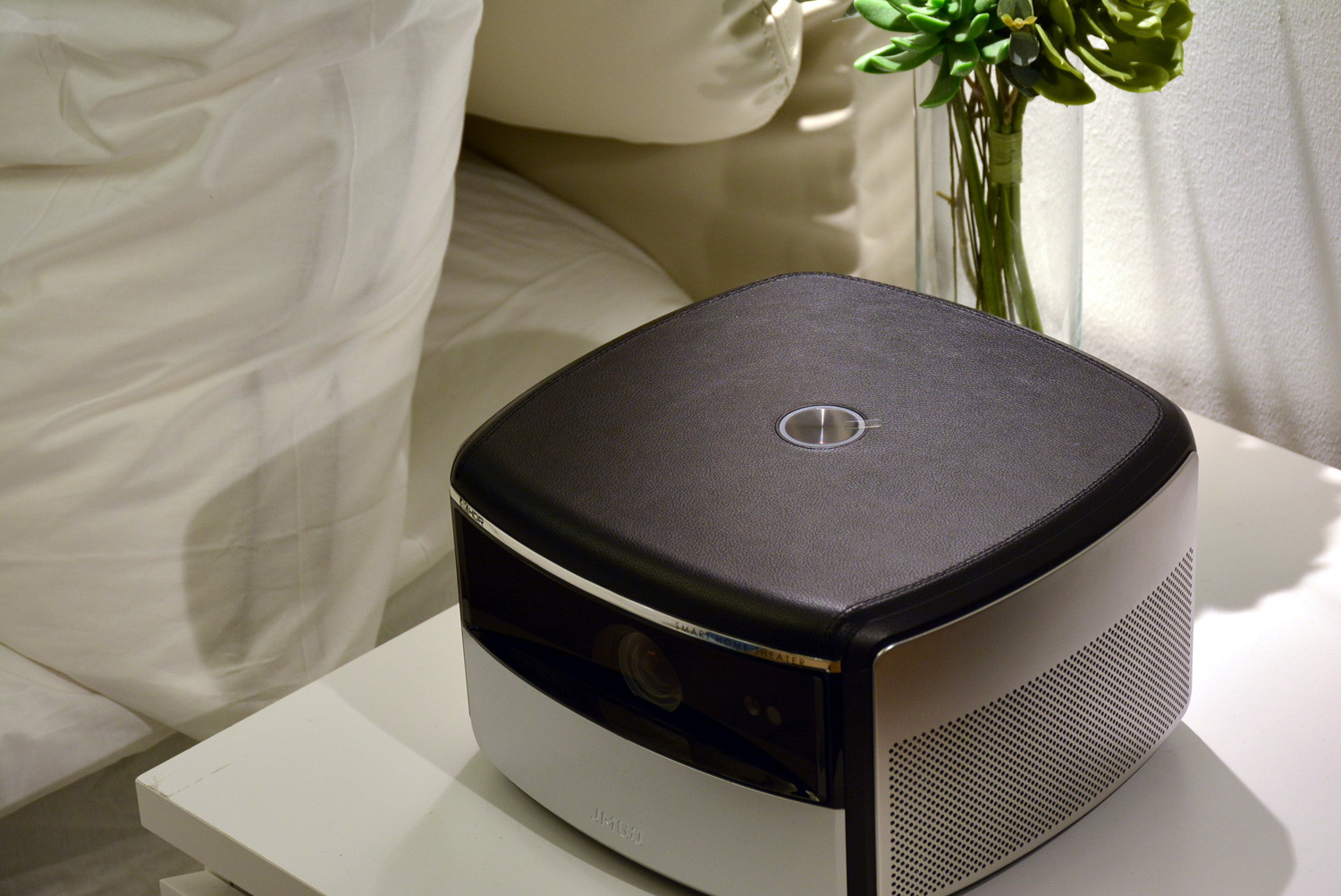 坚果4k超高清投影仪,坚果j10和当贝x3投影哪个好