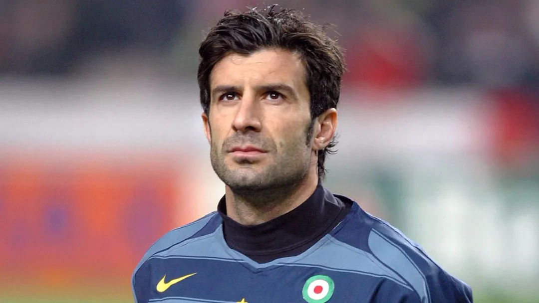 世界足球先生菲戈接受新华社采访,菲戈是几几年的足球先生