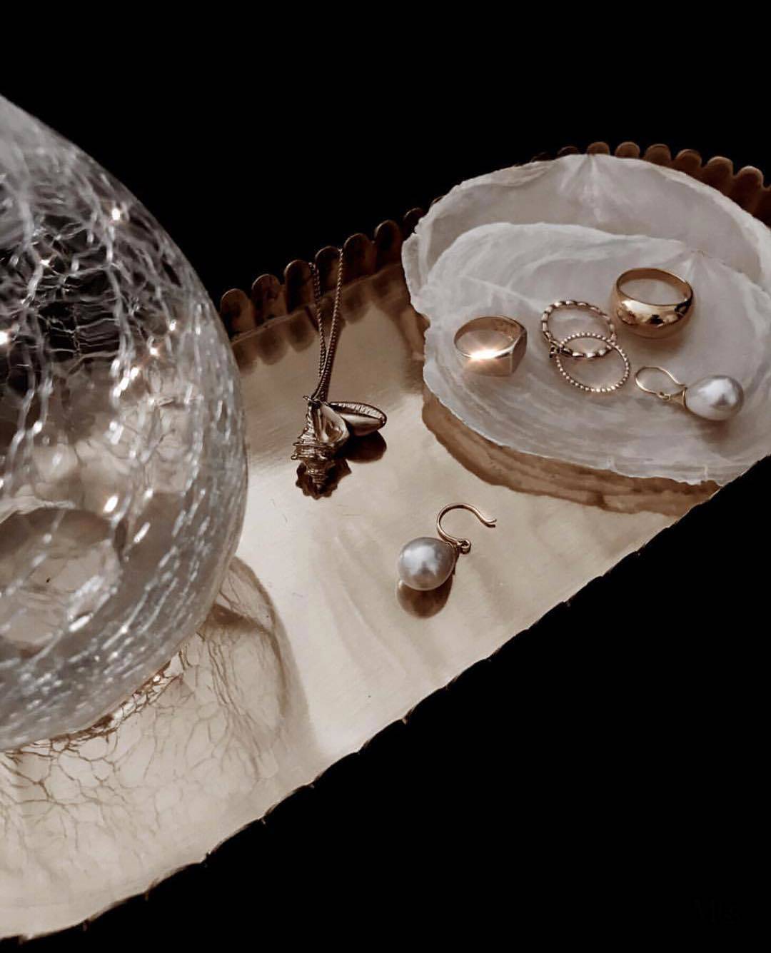 有时候质感就体现在小小的配件上，一件可以陪你穿梭日常的珠宝