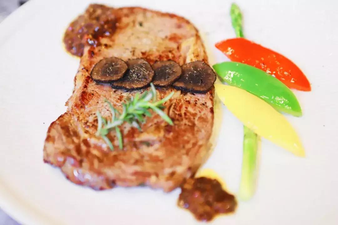 如果你想体验一把虎口吃鱼子酱，合肥这家店可以满足你！