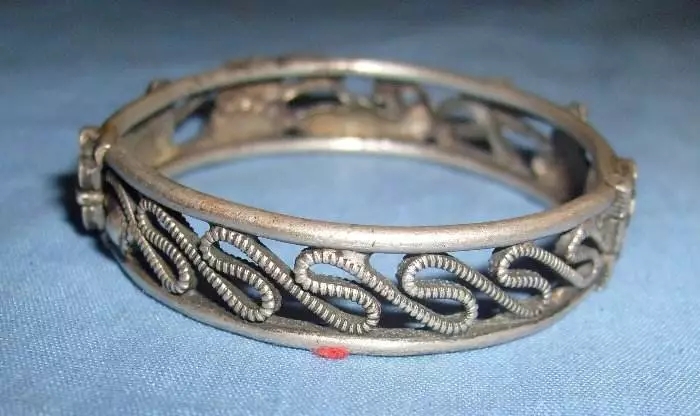 怎么辨别纯银的真假最直接的办法,鉴别纯银项链银吊坠