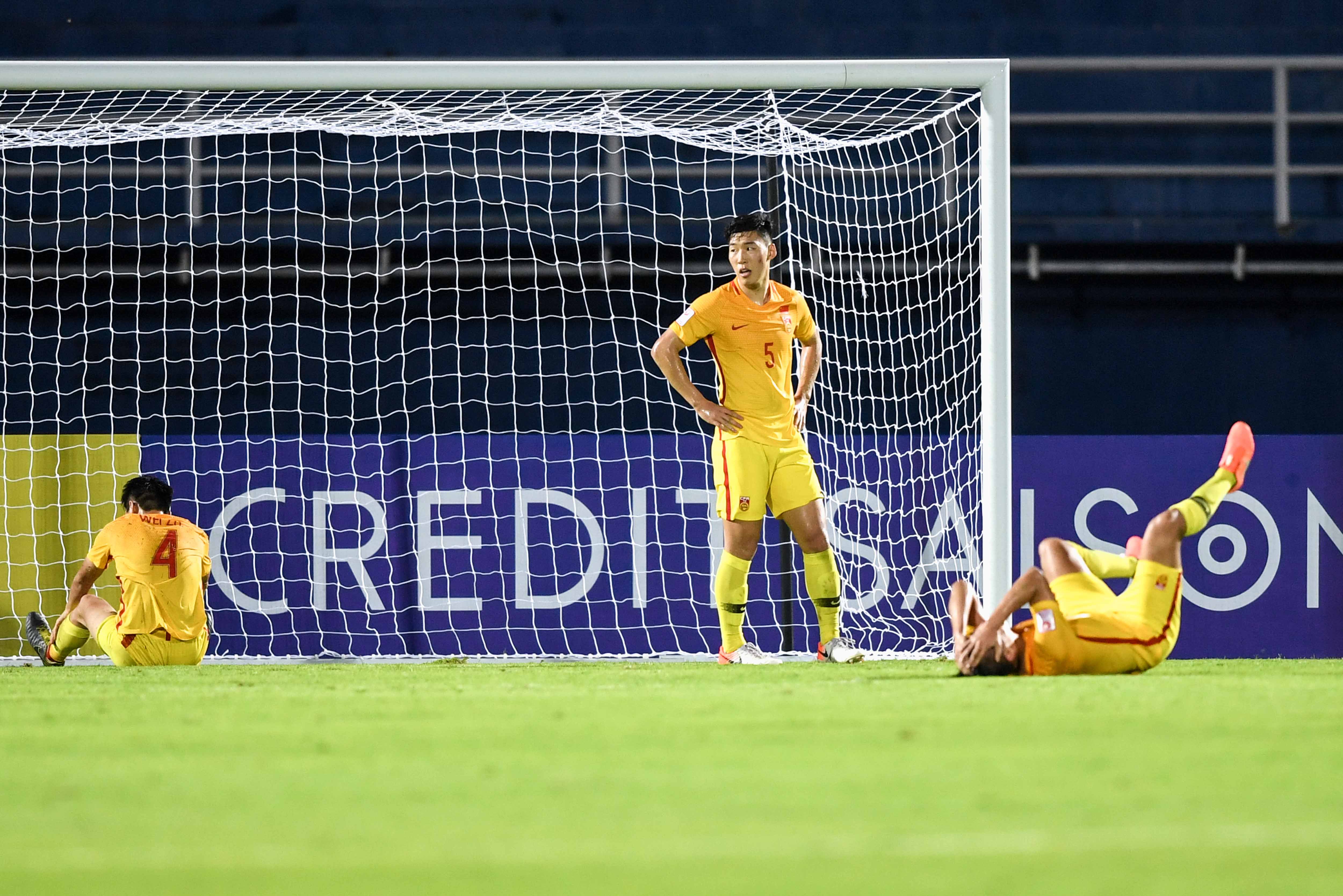 与其让国奥球员写三千字检讨不如教练组先来个三万字总结
