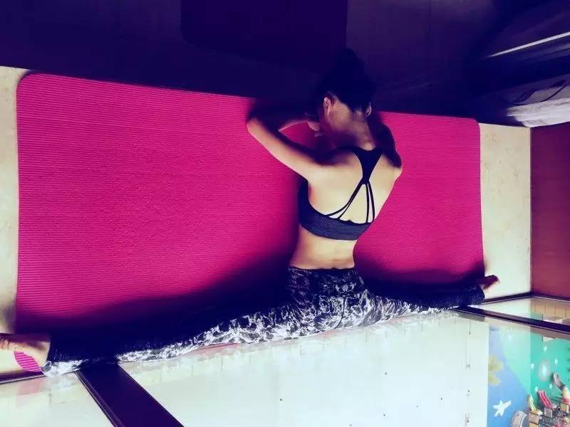 一字马刚开始怎么练,正确的一字马怎么练