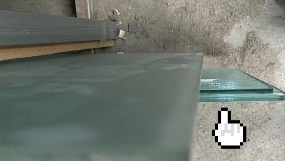 卫生间玻璃隔断效果图长虹玻璃,办公桌隔断长虹玻璃效果图