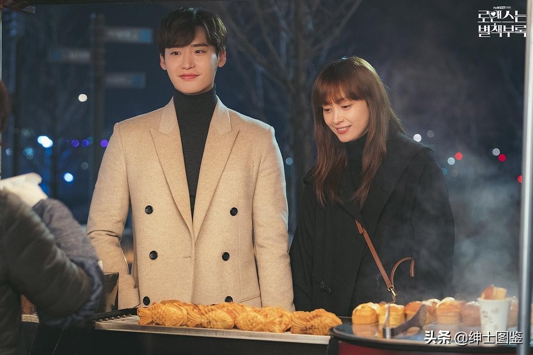 韩剧李钟硕穿搭高领,李钟硕黑色高领毛衣