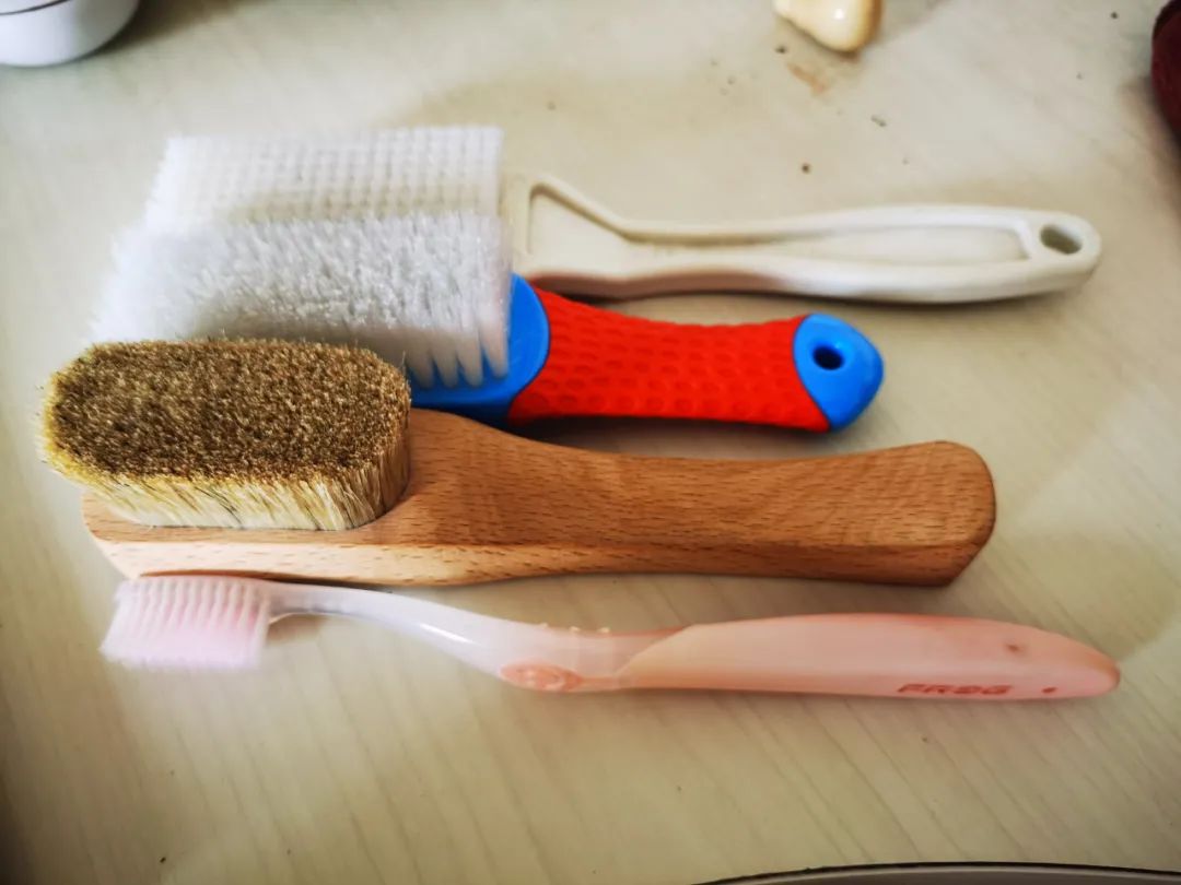 玩核桃应该玩包浆过的还是新的,玩核桃一把刷子够吗