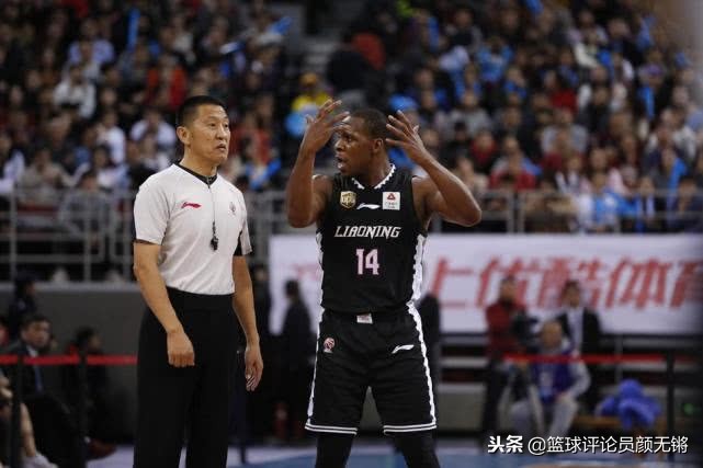 郭艾伦面对哈德森后后撤步三分,辽宁男篮22分逆转