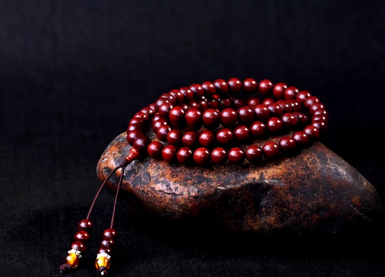 小叶紫檀满天星鉴别真假只需3秒,小叶紫檀木摆件真假鉴别方法图片