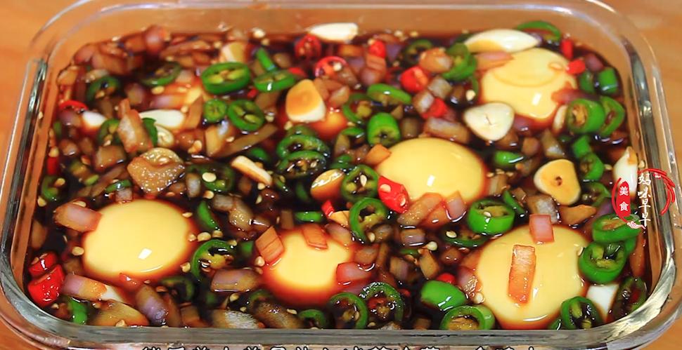 买鸡蛋时挑大的还是挑小的好,买鸡蛋时挑选大的好还是小的好