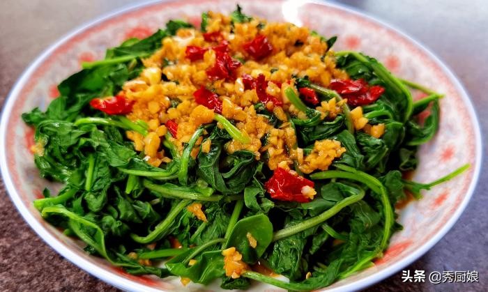 这菜被“误解”多年，闻着臭吃着香，焯水后拌上蒜泥酱，真鲜美呀