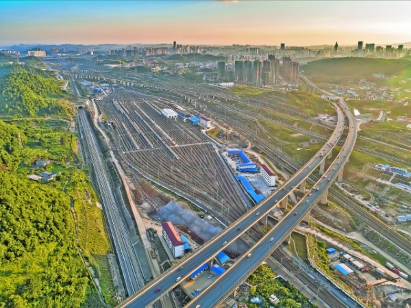 雄关漫道开拓进取,雄关漫道扬帆起航