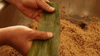 包粽子教程一步一步来,包粽子的详细教程来啦