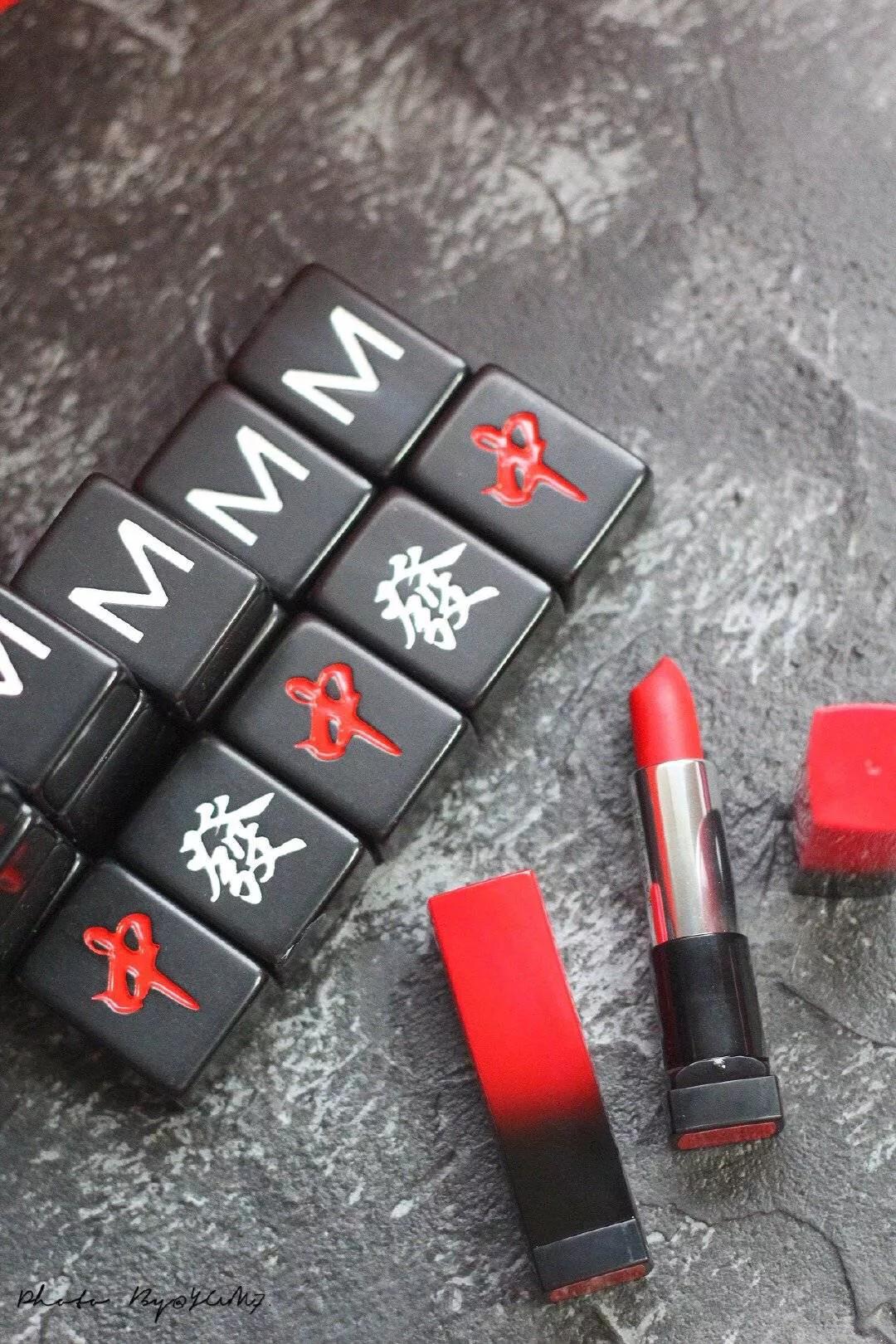 美宝莲纽约时刻眼影盘惹火时刻,美宝莲新年款