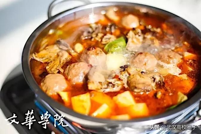 全武汉只有这所大学校门上跑火车，以前嫌弃现在却又舍不得