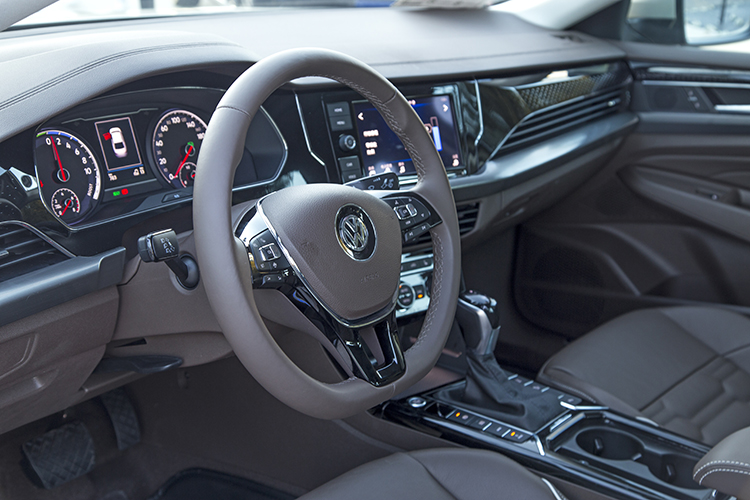 大众新能源制动系统报警,上汽大众油电混合帕萨特试驾