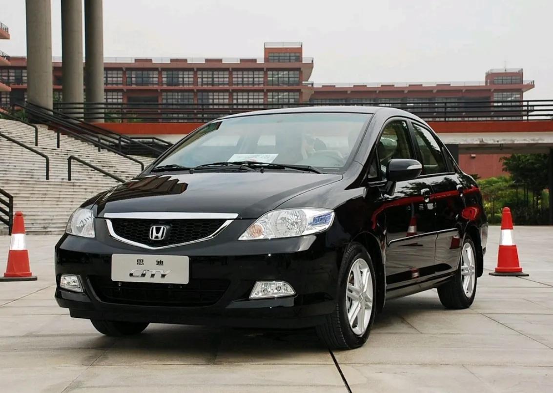 一万左右的日产蓝鸟值得买么,花冠哪款车最值得买